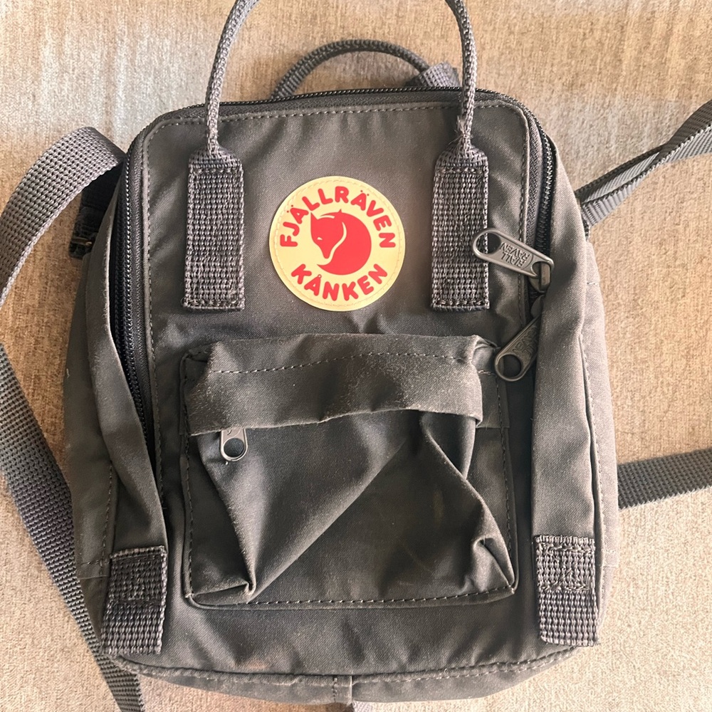 Fjallraven Kånken Graphite Crossbody Bag